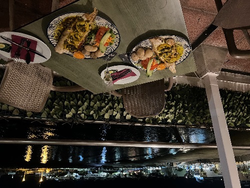 Restaurante La Barca ved bystranden i Arguieneguin.
